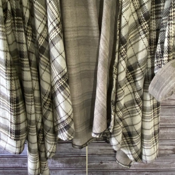 Torrid Plaid Open-Front Cardigan Size 3 - Picture 2 of 3